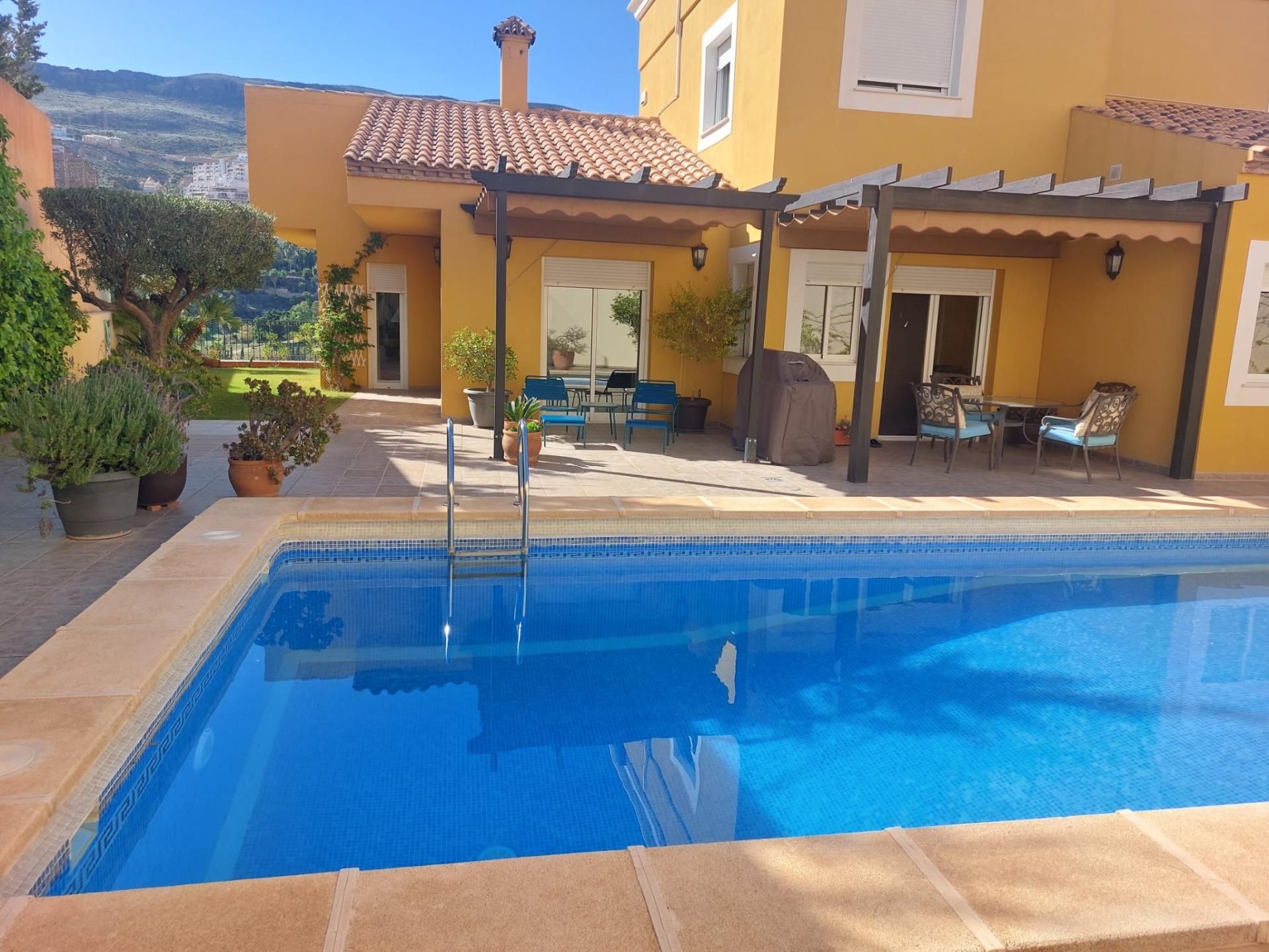 Piscina de Casa o xalet en venda en Vícar amb Aire condicionat, Calefacció i Jardí privat