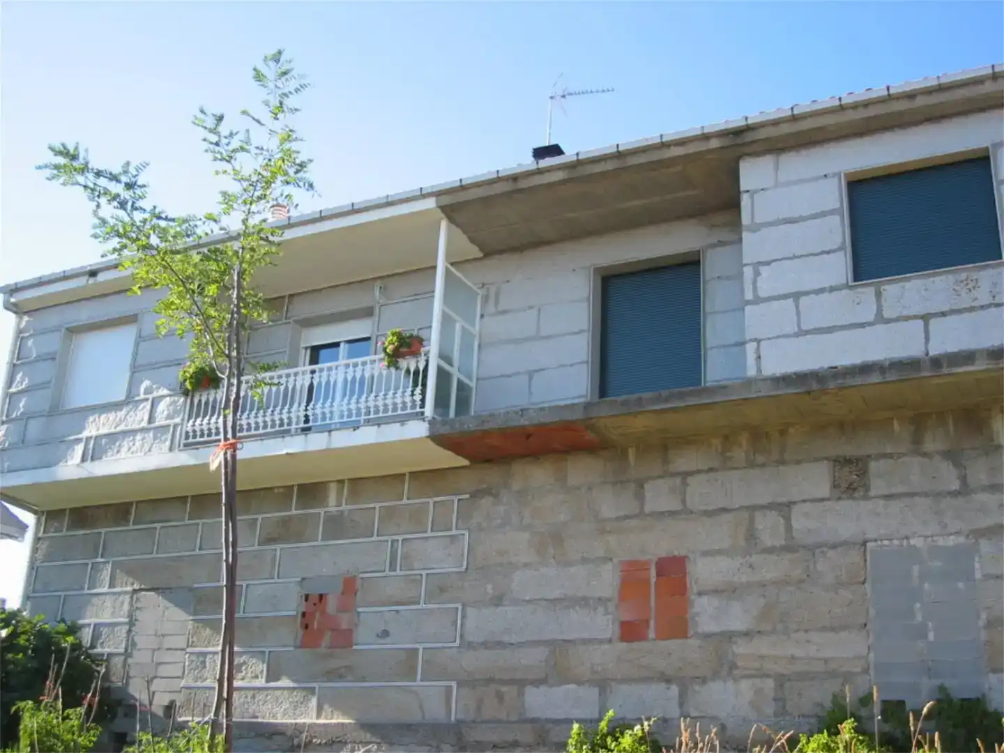 Vista exterior de Casa adosada en venta en Cualedro con Jardín privado y Balcón