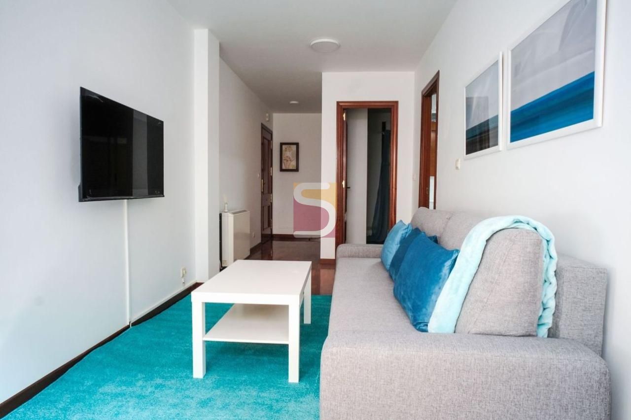 Sala d'estar de Apartament en venda en Vigo  amb Calefacció i Terrassa