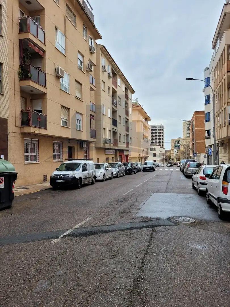 Vista exterior de Piso de alquiler en Badajoz con Terraza y Amueblado