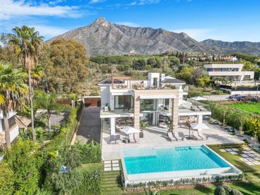 Xalet amb piscina en venda a Milla de Oro