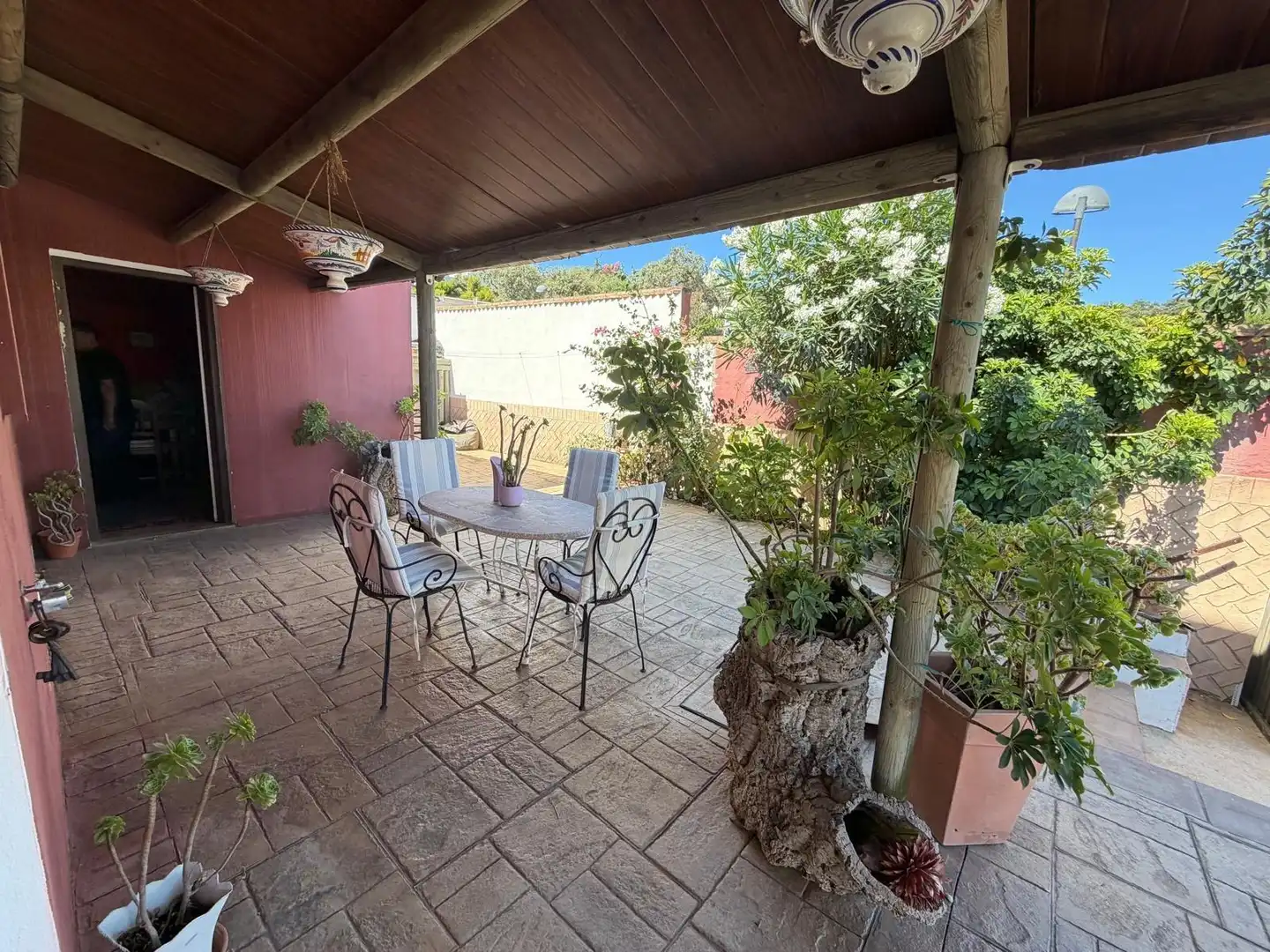 Terrassa de Casa o xalet en venda en El Castillo de las Guardas amb Jardí privat i Piscina comunitària