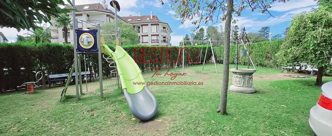 Jardín de Ático en venta en Noja con Terraza, Balcón y Piscina comunitaria