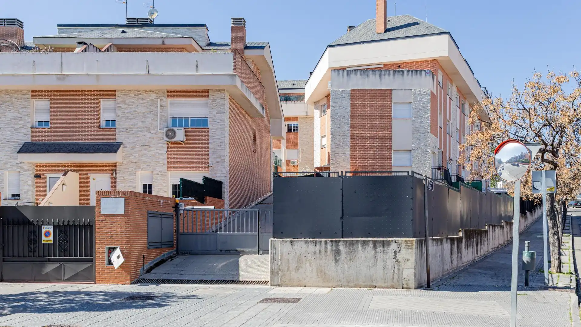 Vista exterior de Dúplex en venda en Arroyomolinos (Madrid) amb Calefacció, Terrassa i Traster
