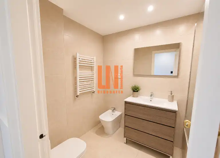 Baño de Piso en venta en Madrid con Calefacción, Terraza y Piscina comunitaria