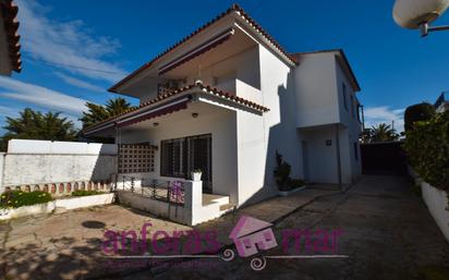 Außenansicht von Einfamilien-Reihenhaus zum verkauf in Torredembarra mit Terrasse und Balkon