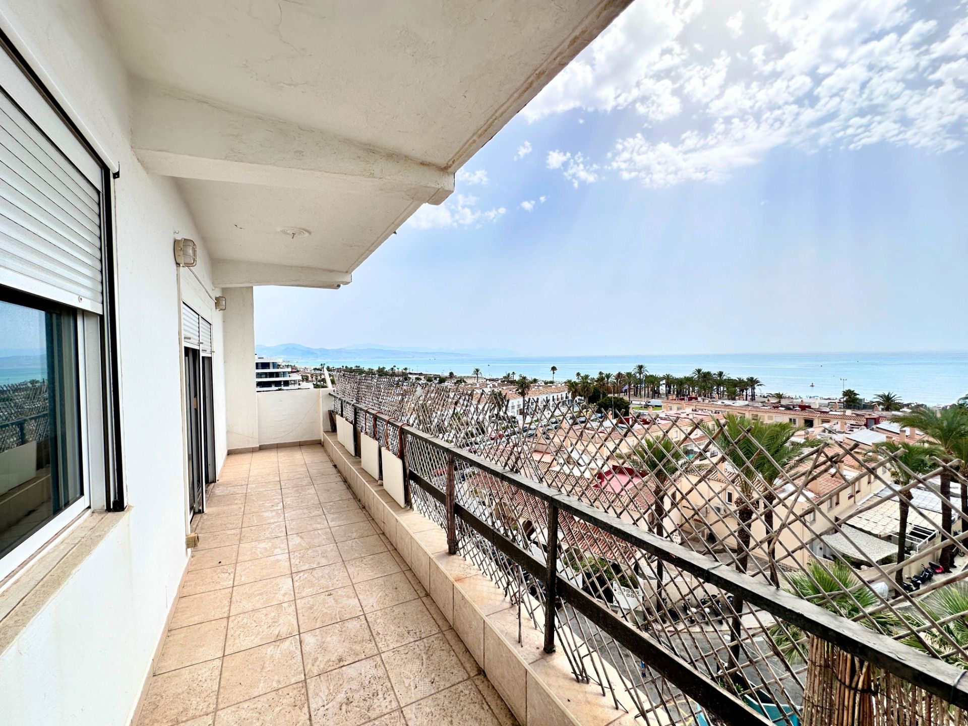 Vista exterior de Apartament de lloguer en Torremolinos amb Terrassa i Balcó