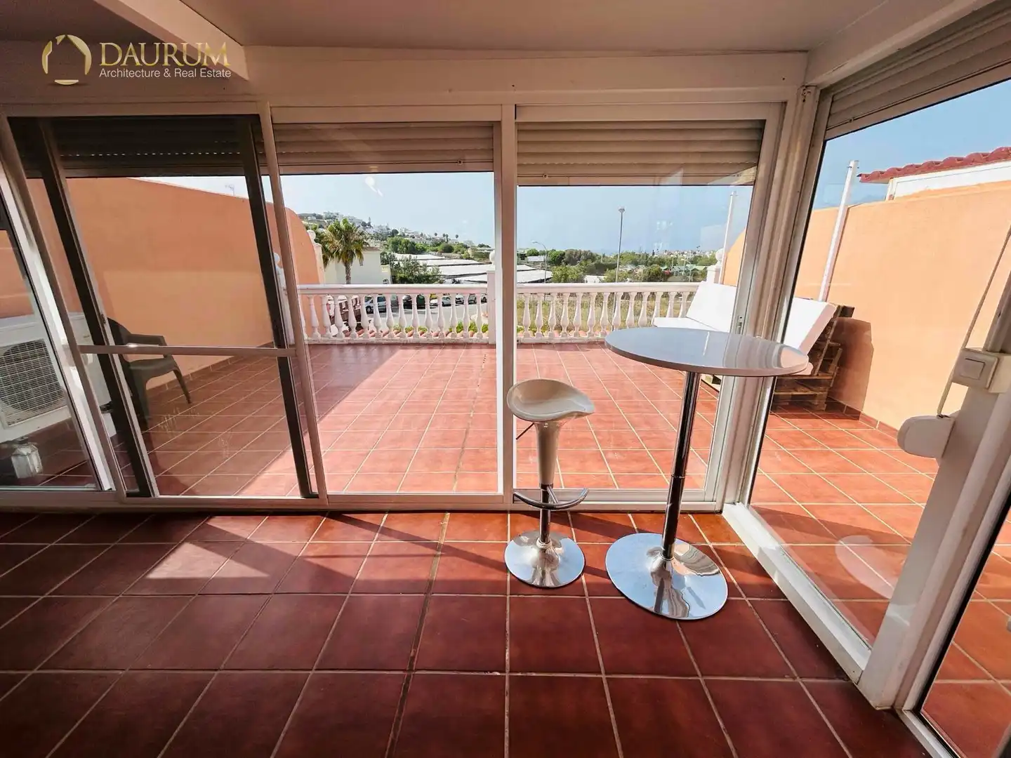 Terrasse von Einfamilien-Reihenhaus zum Verkauf in Torrox mit Klimaanlage, Heizung und Privatgarten