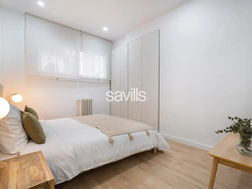 Bedroom of Apartments for sale in Barcelona