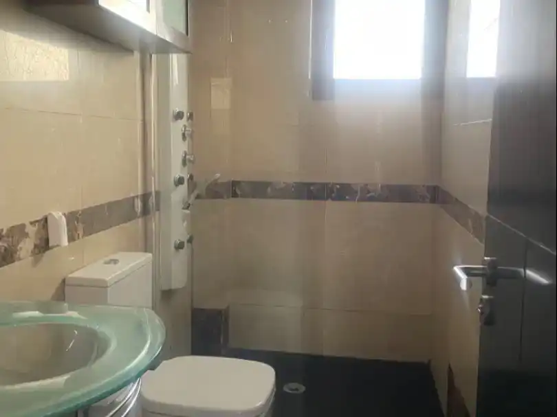 Bany de Pis de lloguer en Alcorcón amb Aire condicionat