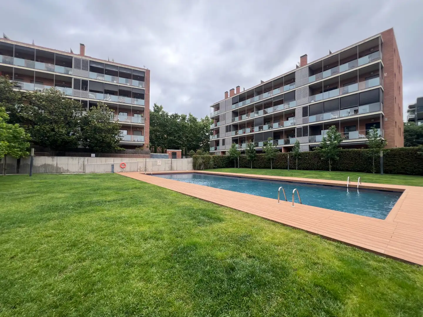 Schwimmbecken von Wohnung zum Verkauf in Sant Cugat del Vallès mit Klimaanlage, Heizung und Privatgarten