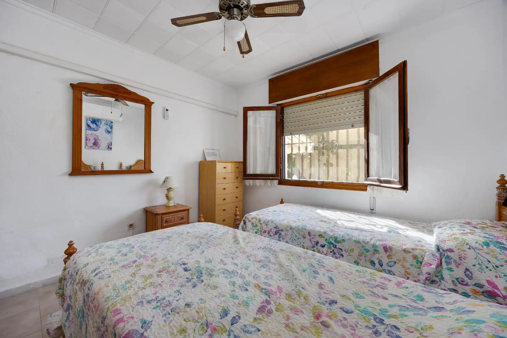 Dormitori de Casa o xalet en venda en Torrevieja amb Aire condicionat, Jardí privat i Terrassa