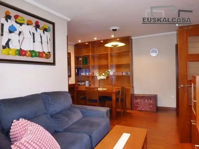 Sala d'estar de Pis en venda en Errekalde