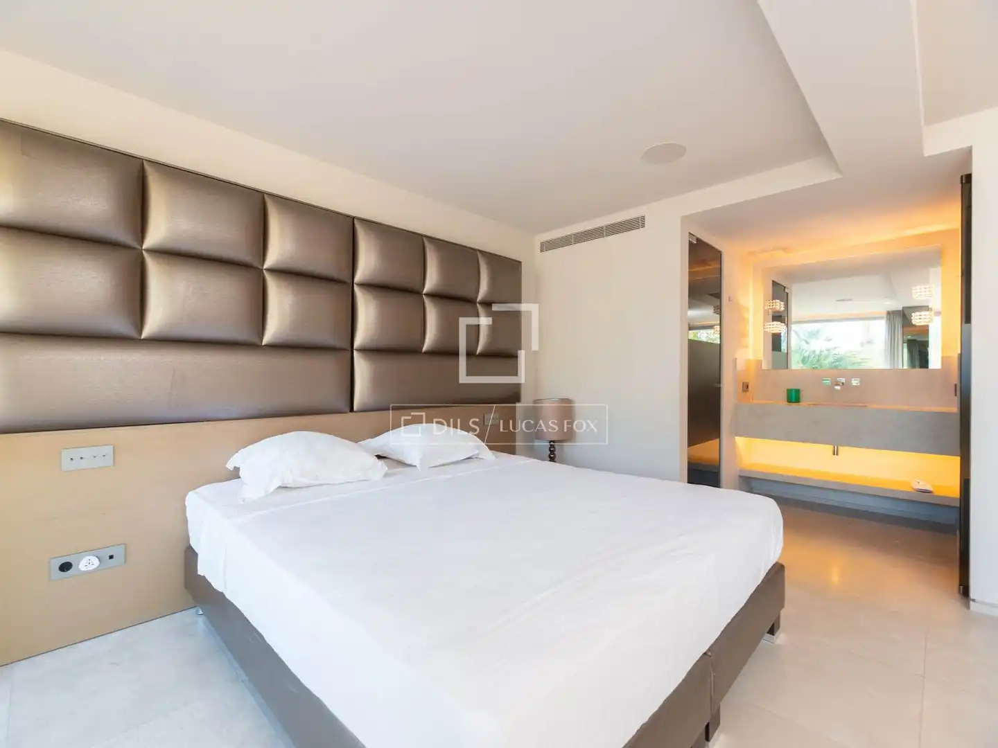 Bedroom of Houses for sale in Santa Eulària des Riu  with Air Conditioner, Heating and Private garden
