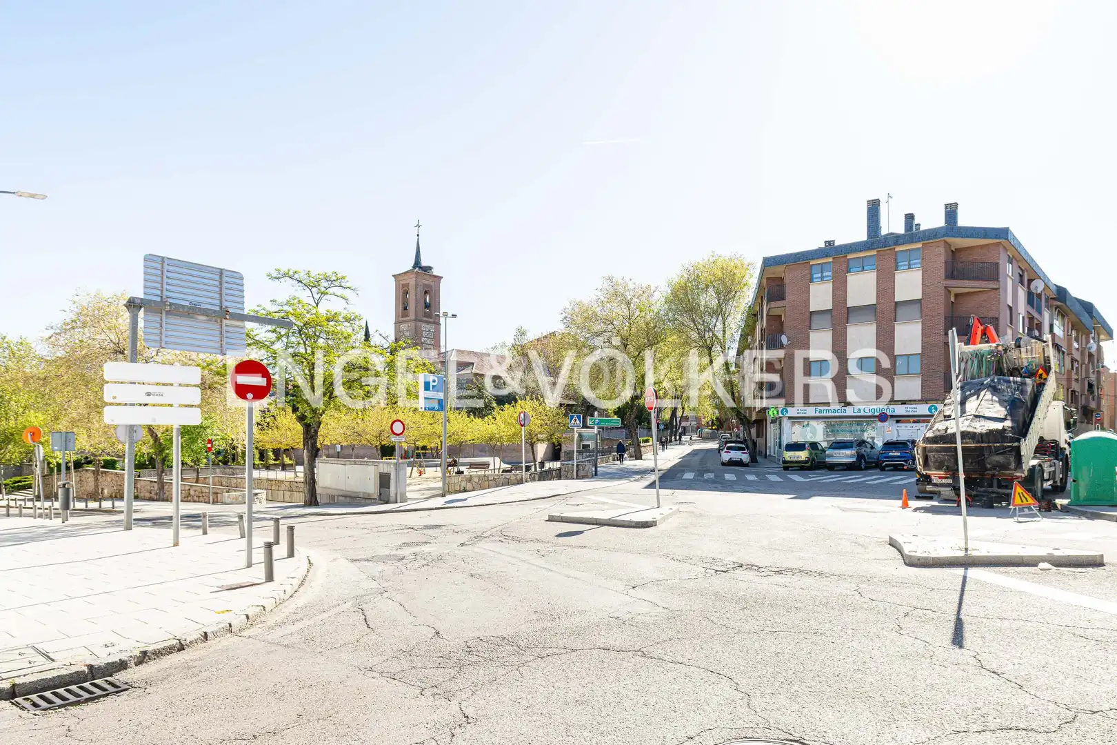 Vista exterior de Dúplex en venta en Las Rozas de Madrid con Aire acondicionado, Calefacción y Terraza