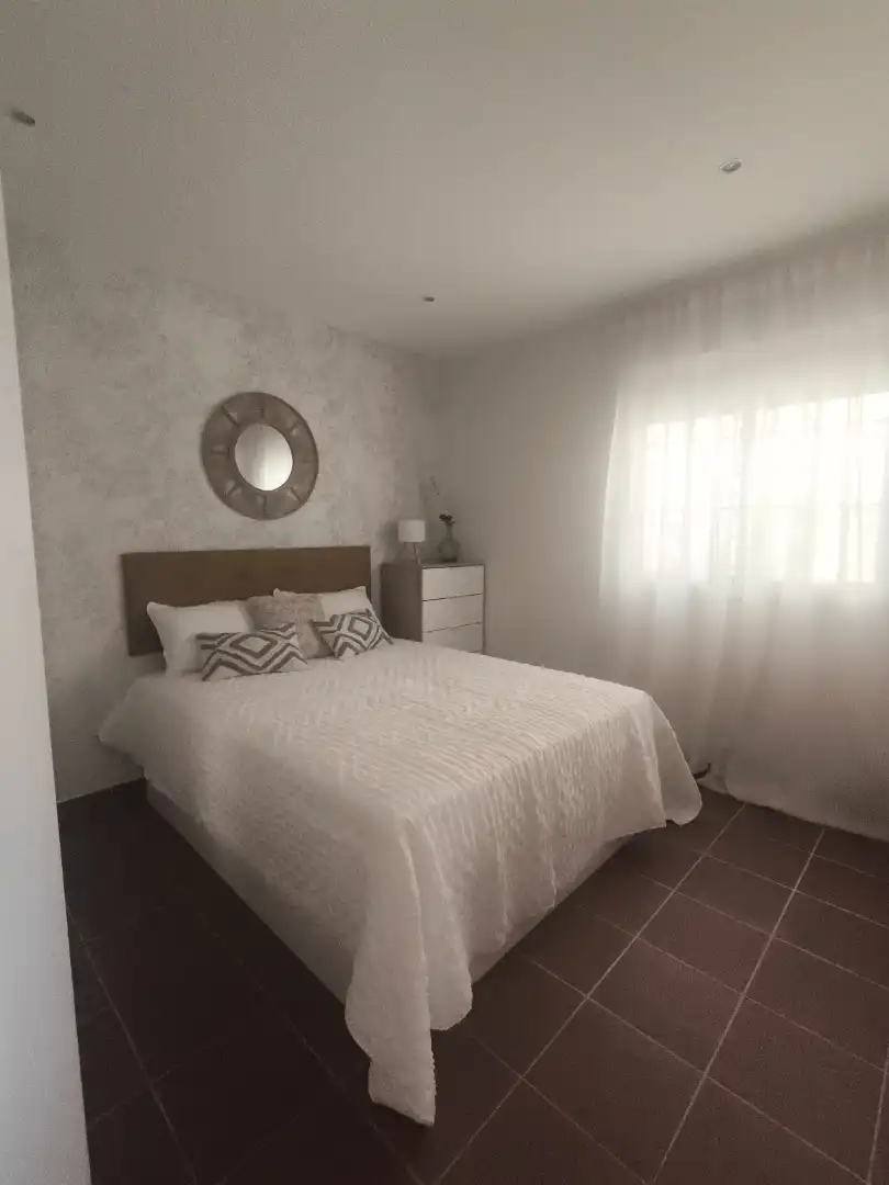 Dormitori de Apartament de lloguer en Málaga amb Aire condicionat i Moblat