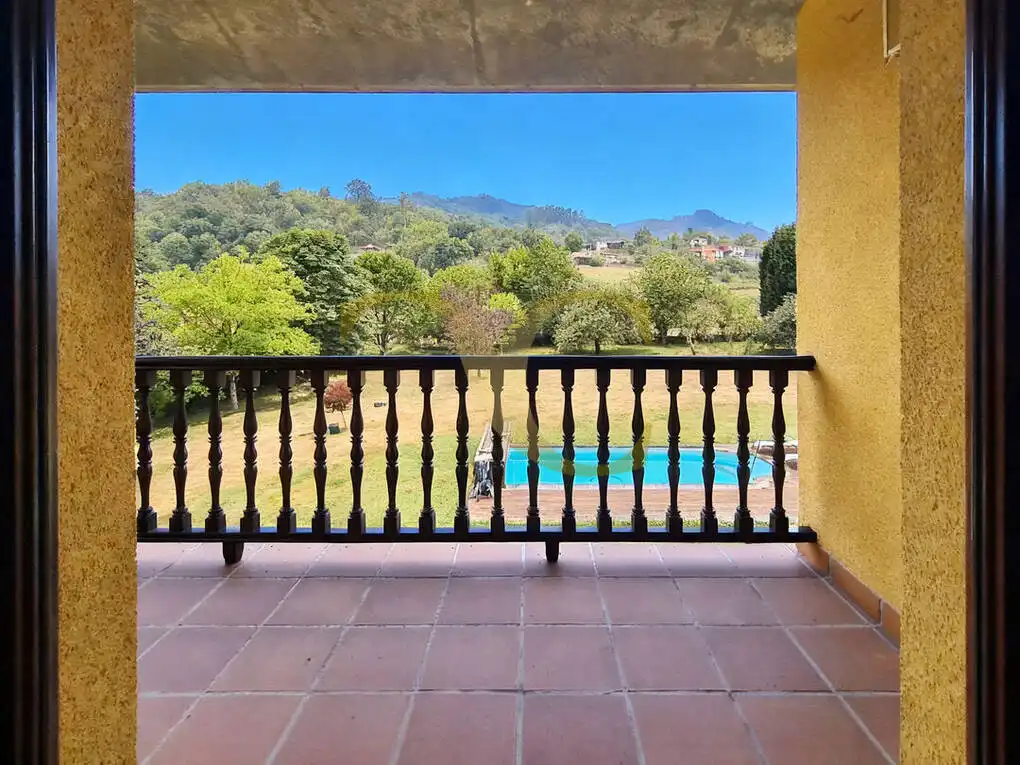 Terrassa de Casa o xalet en venda en Oviedo  amb Calefacció, Jardí privat i Terrassa