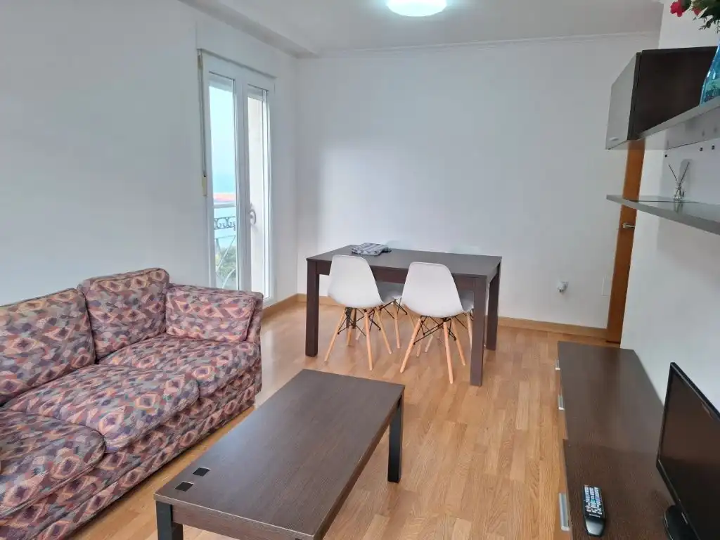 Sala de estar de Piso en venta en Burela con Calefacción, Trastero y Amueblado