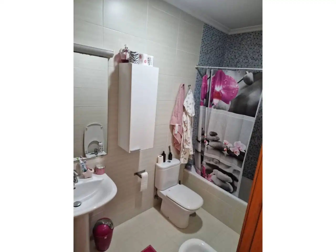 Bathroom of Attic for sale in San Cibrao das Viñas  with Heating, Parquet flooring and Storage room