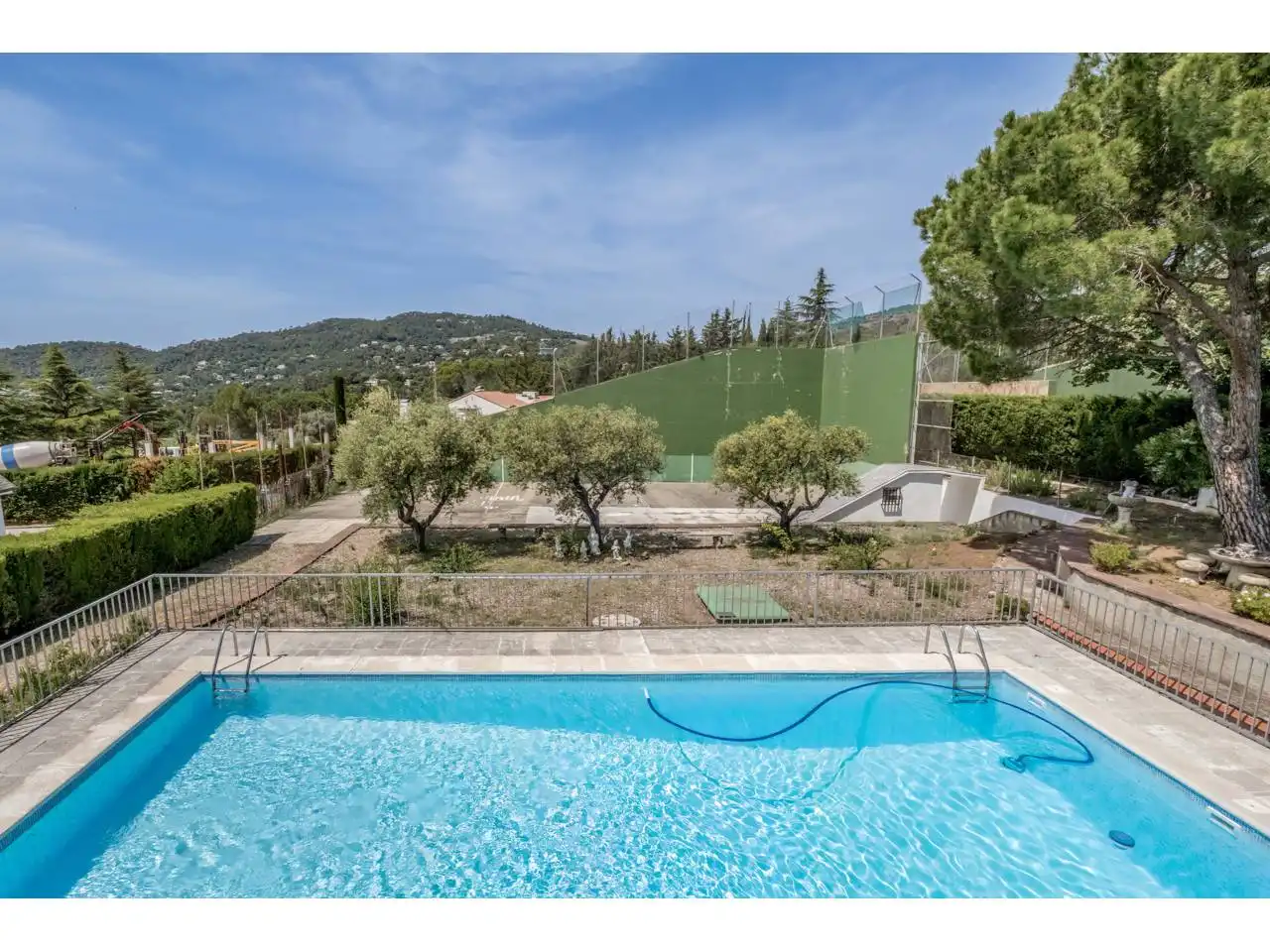 Schwimmbecken von Haus oder Chalet zum Verkauf in Matadepera mit Heizung, Privatgarten und Terrasse