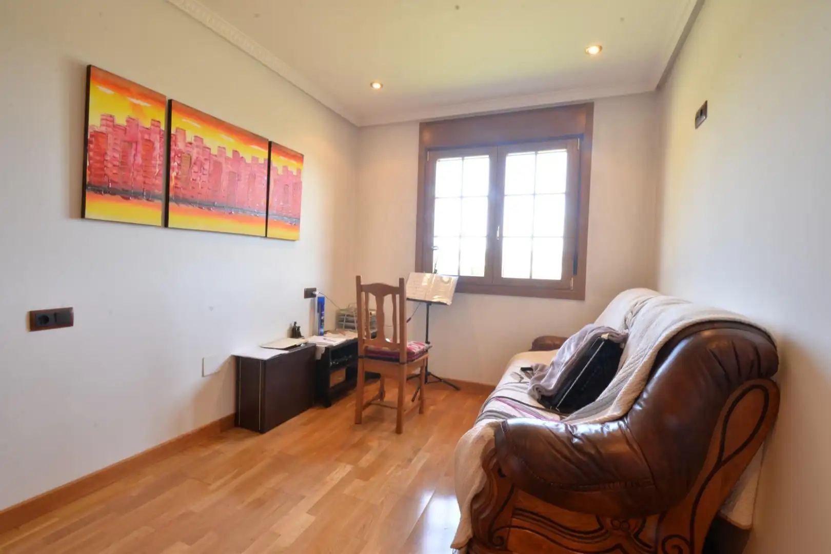 Sala de estar de Casa o chalet en venta en Oviedo  con Calefacción, Jardín privado y Terraza