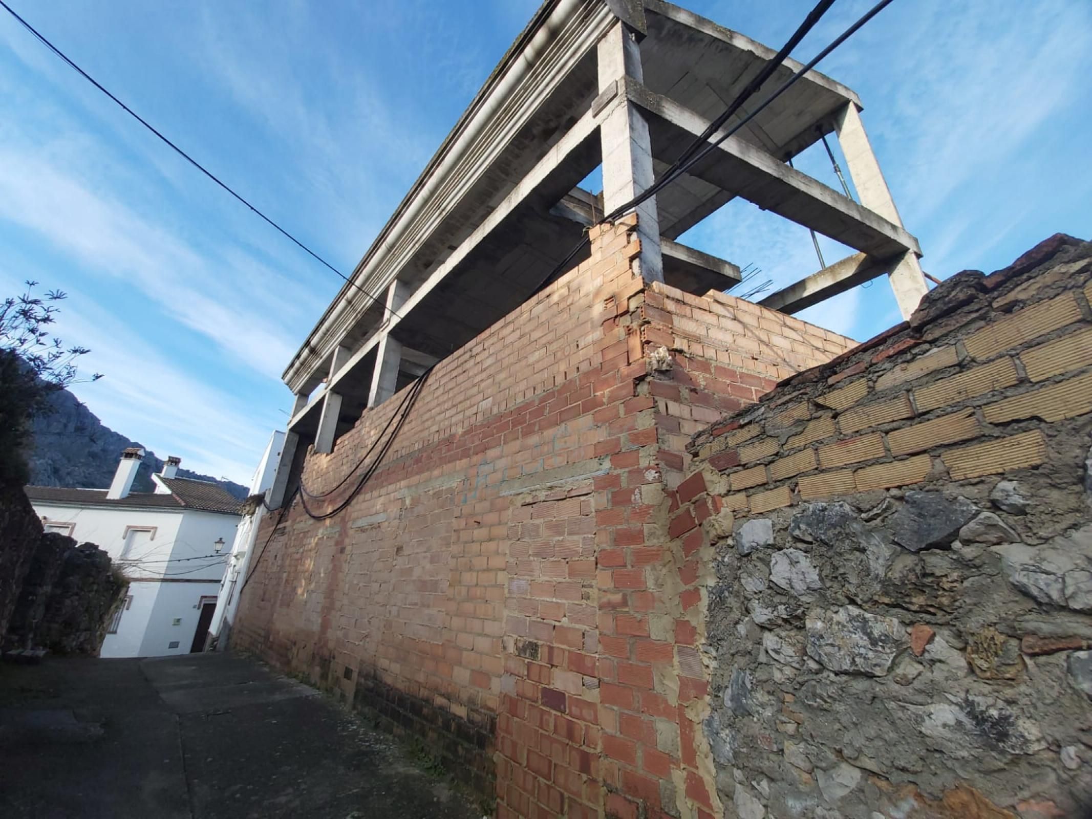 Vista exterior de Edifici en venda en Benaocaz