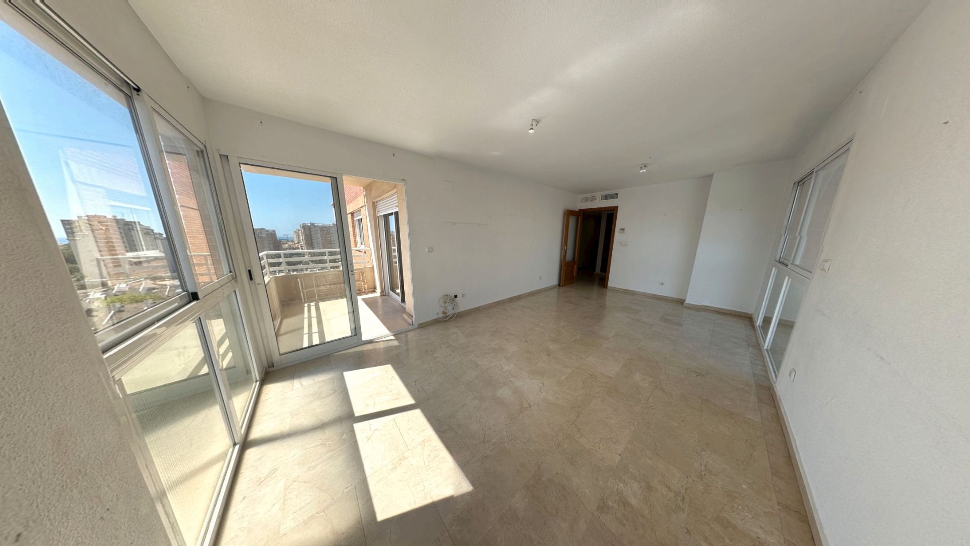 Sala d'estar de Pis en venda en Alicante / Alacant amb Aire condicionat, Calefacció i Terrassa
