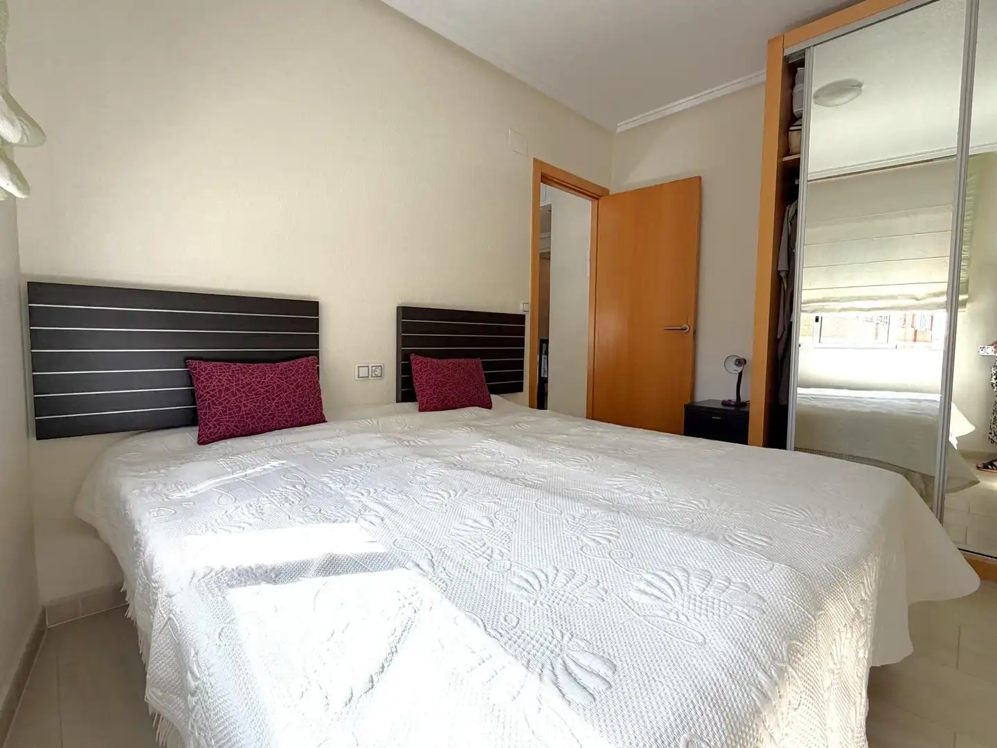 Habitación de Apartamento en venta en Torrevieja con Aire acondicionado, Terraza y Amueblado