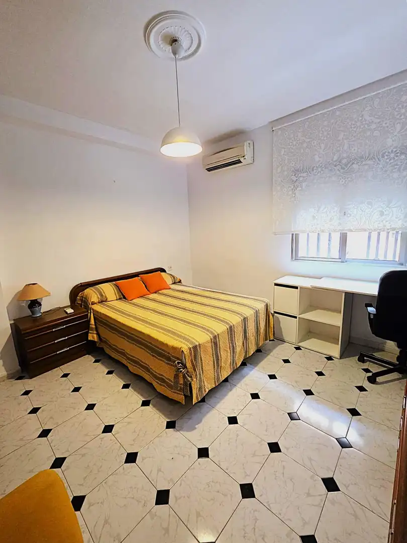 Habitación de Piso de alquiler en Sevilla con Amueblado