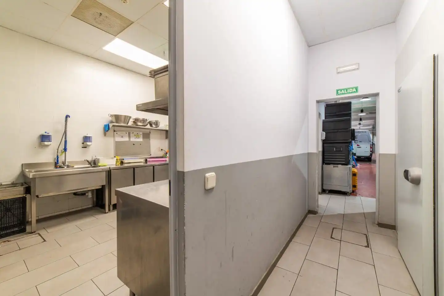 Kitchen of Commercial properties for rent in Madrid