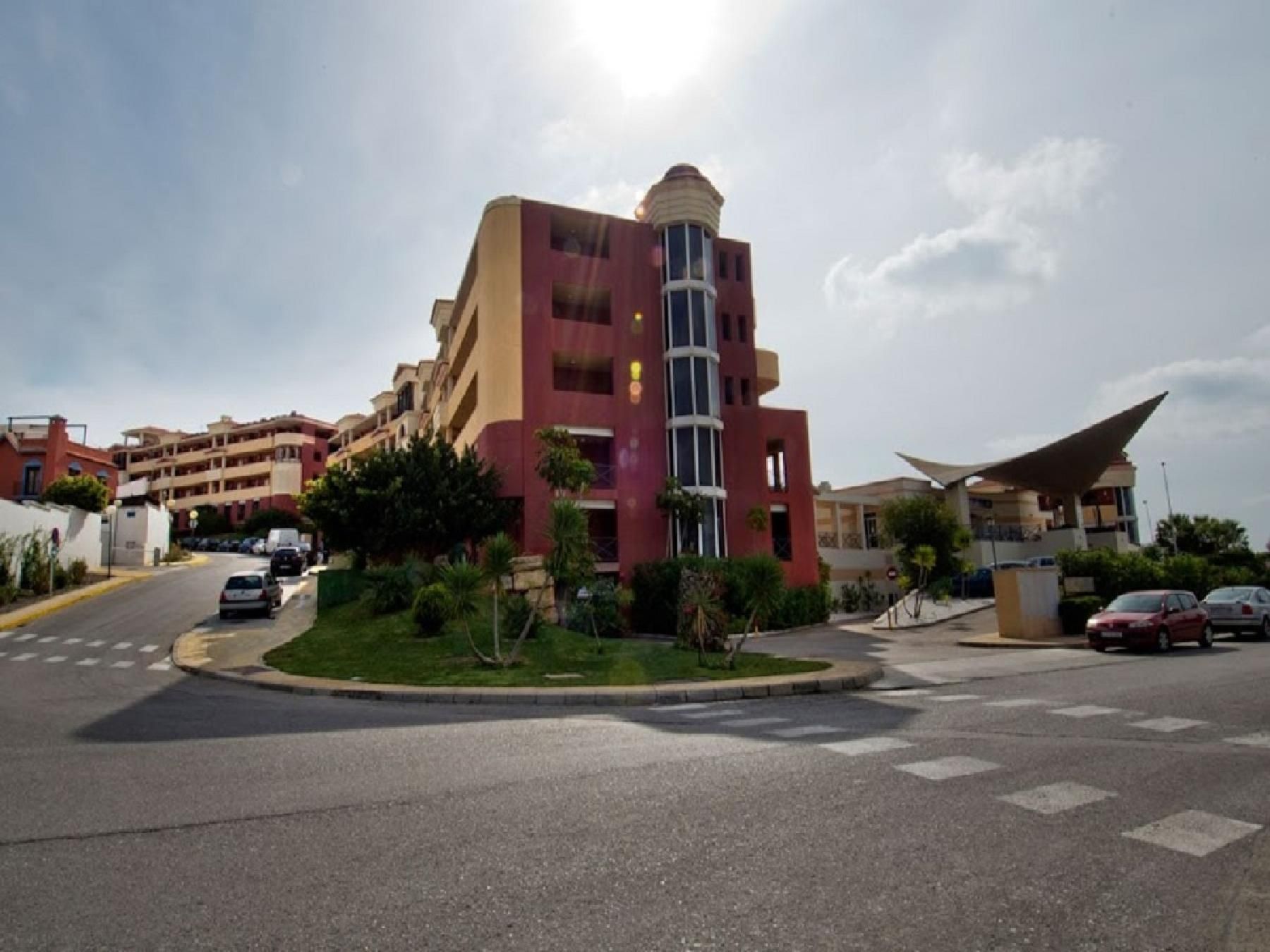 Vista exterior de Apartament en venda en La Línea de la Concepción amb Piscina comunitària