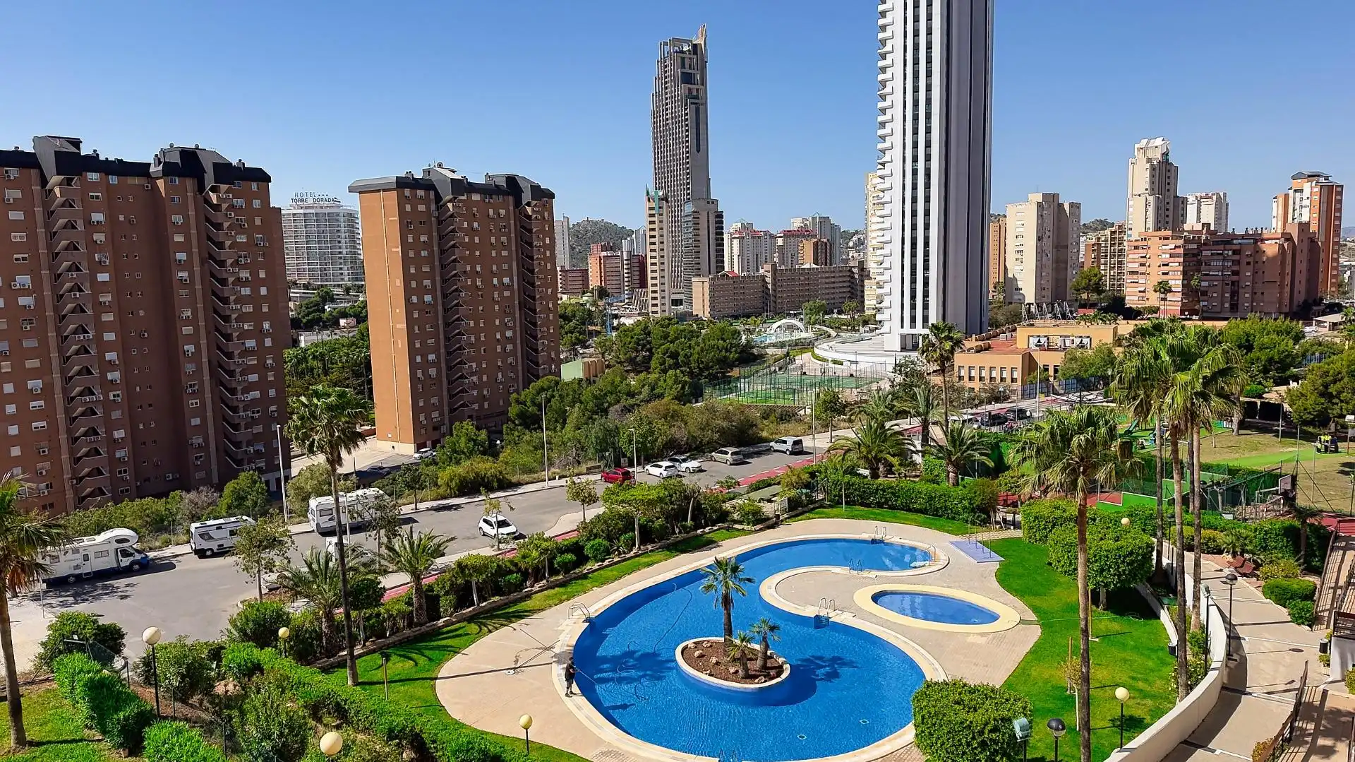 Vista exterior de Pis en venda en Benidorm amb Aire condicionat, Jardí privat i Terrassa