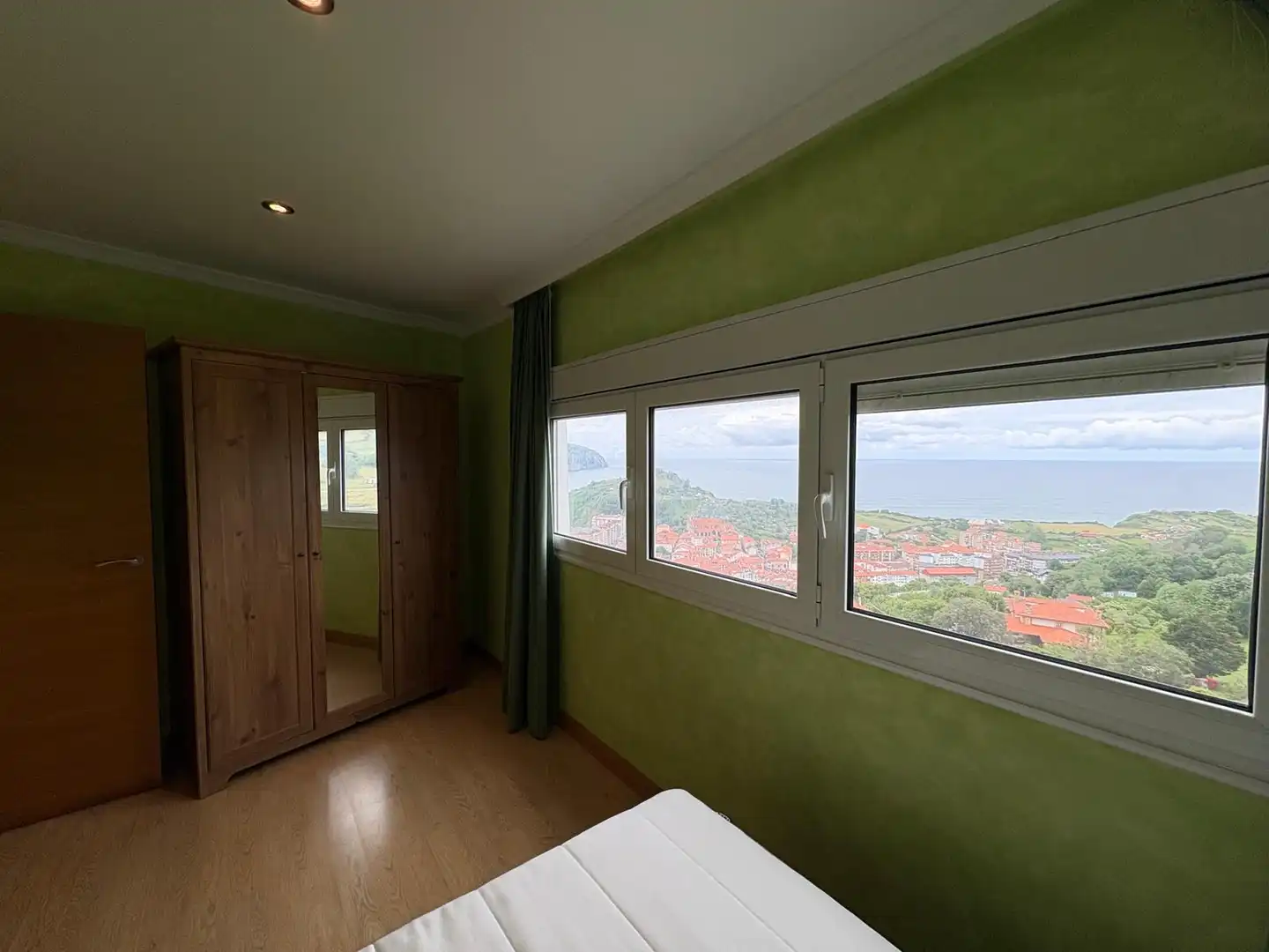 Habitación de Piso de alquiler en Laredo con Amueblado