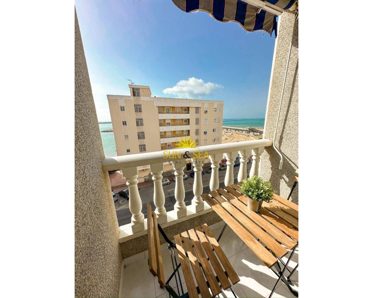Dormitori de Apartament de lloguer en Torrevieja amb Aire condicionat, Calefacció i Moblat
