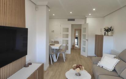 Living room of Flat for sale in  Granada Capital  with Air Conditioner, Heating and Terrace