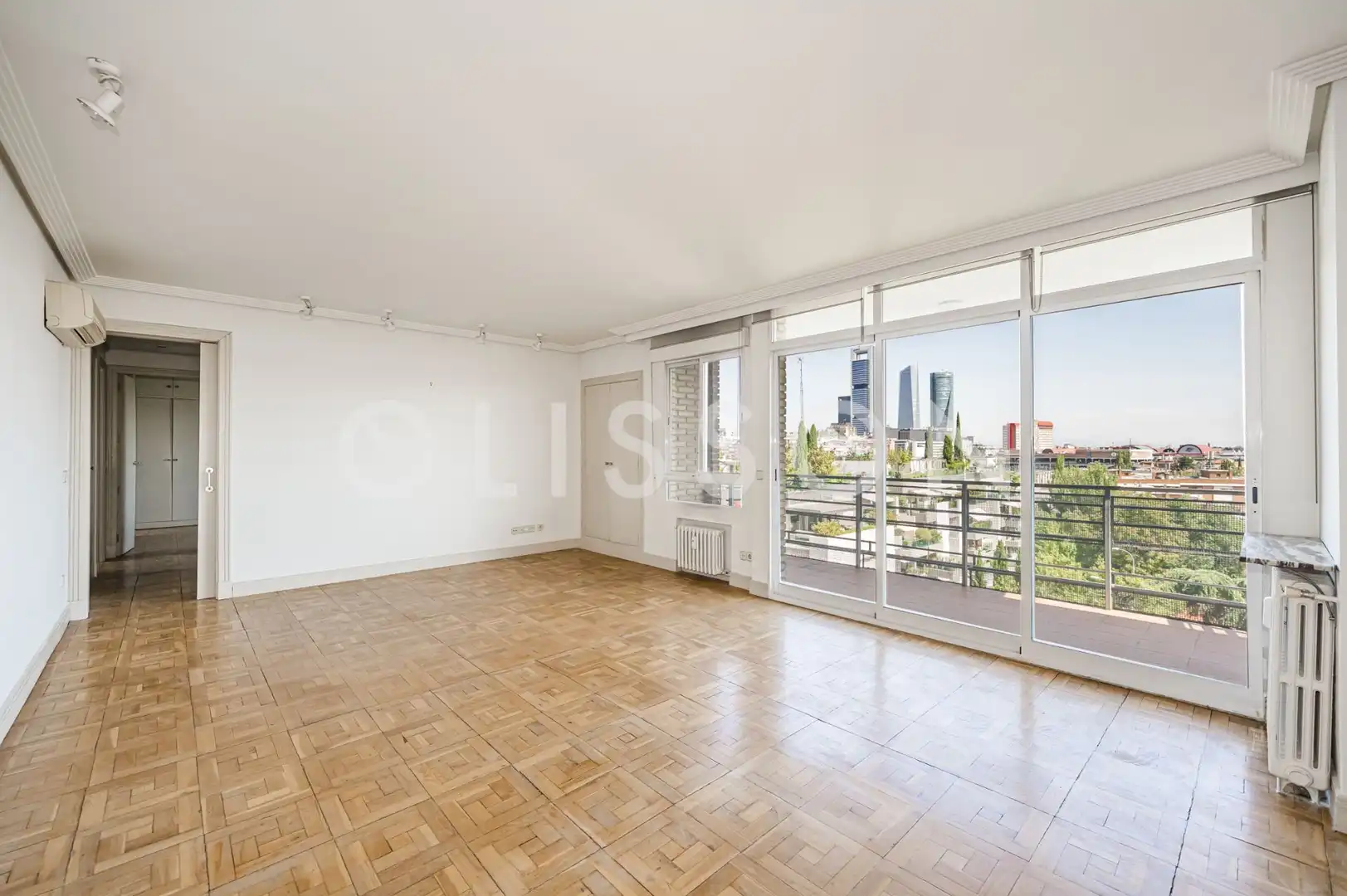Sala d'estar de Apartament en venda en Madrid amb Aire condicionat i Traster