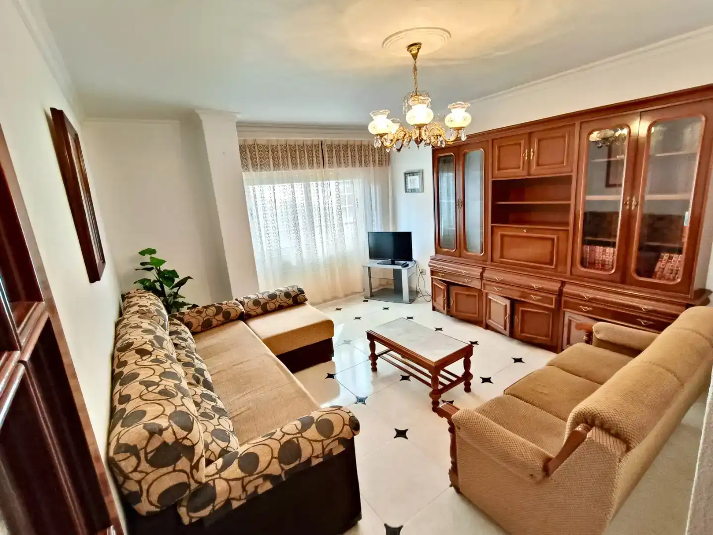 Wohnzimmer von Wohnung zur Miete in Camariñas mit Abstellraum, Möbliert und Ofen