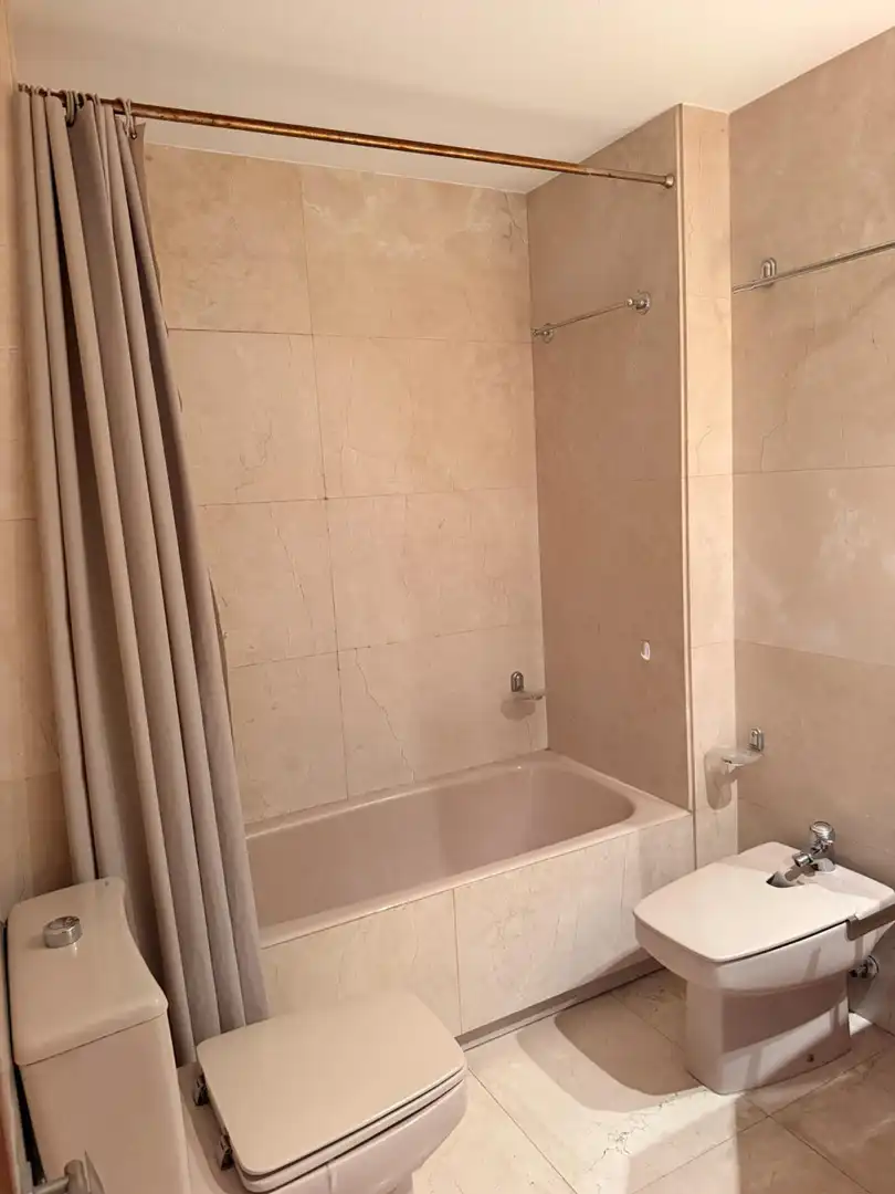 Bathroom of Flat for rent in Madrid  with Private garden, Swimming Pool and Balcony
