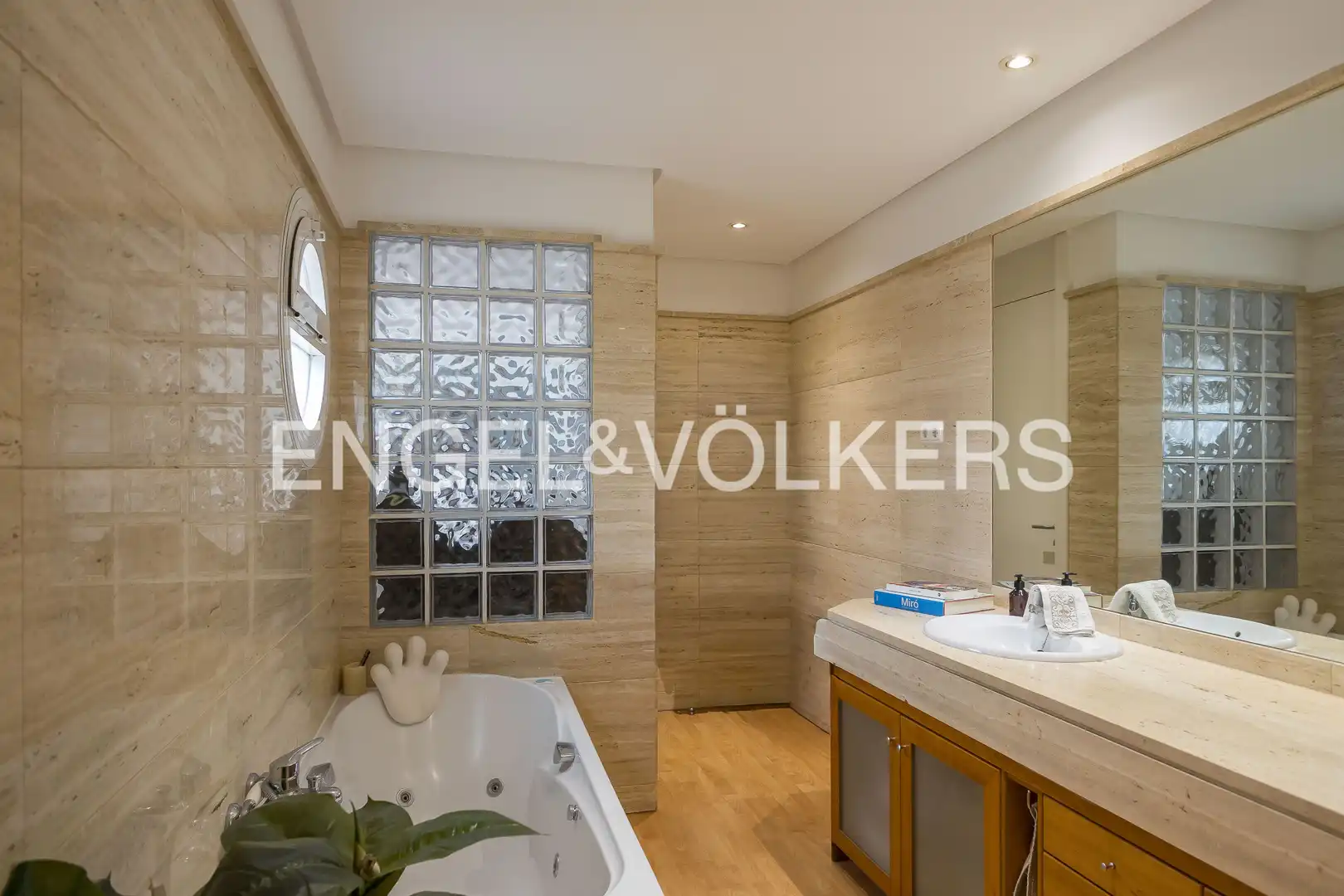 Baño de Casa o chalet en venta en Boadilla del Monte con Aire acondicionado, Calefacción y Jardín privado