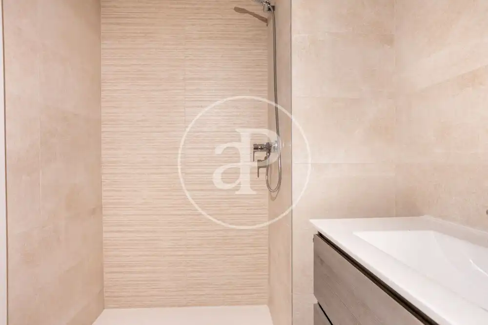 Baño de Piso en venta en Valencia con Aire acondicionado, Calefacción y Jardín privado