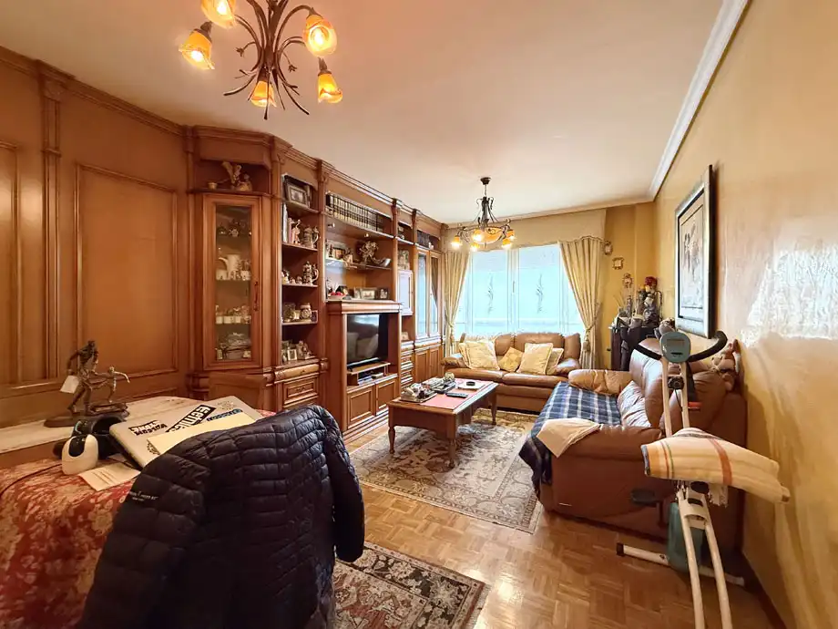 Flat for sale in LAS CALZADAS, Ariznabarra