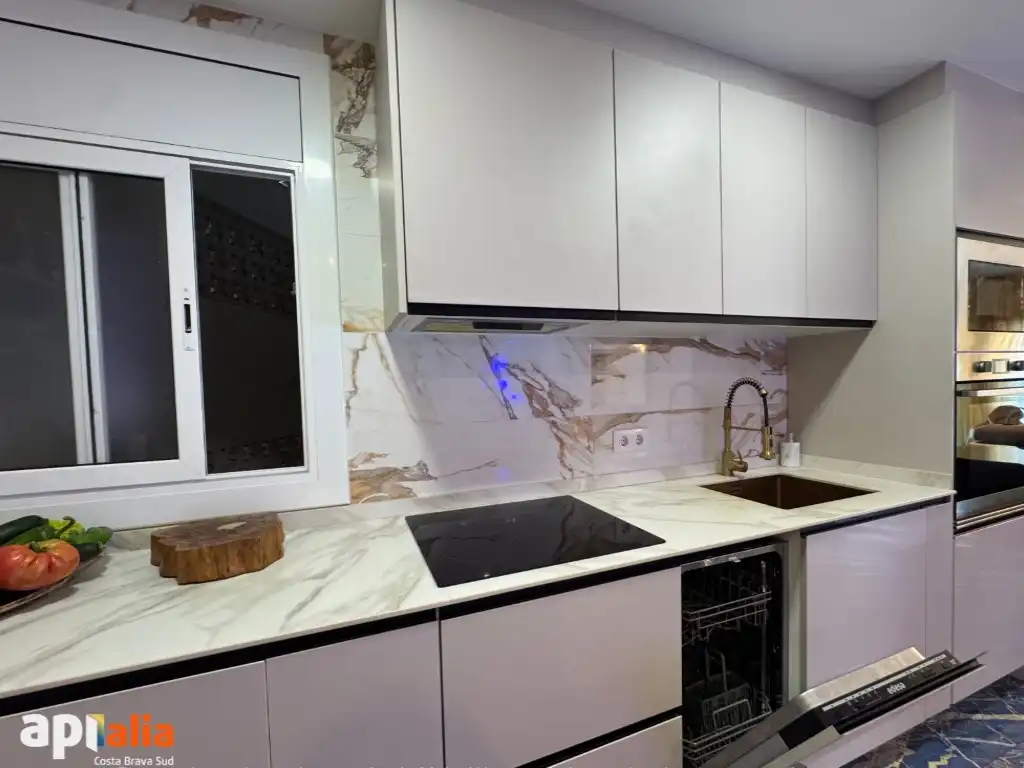 Cuina de Apartament en venda en Lloret de Mar amb Aire condicionat, Calefacció i Forn