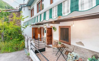 Vista exterior de Casa o xalet en venda en Lena amb Calefacció, Jardí privat i Terrassa