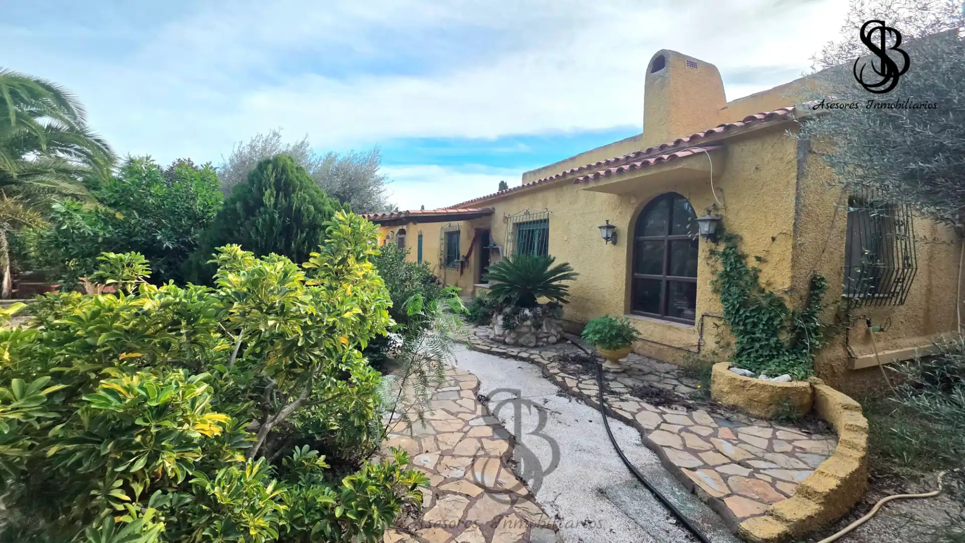 Chalet con jardín en venta en Calle Pintor Aparicio