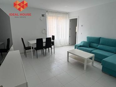 Flat with balcony to rent in Plaza Mayor - San Agustín