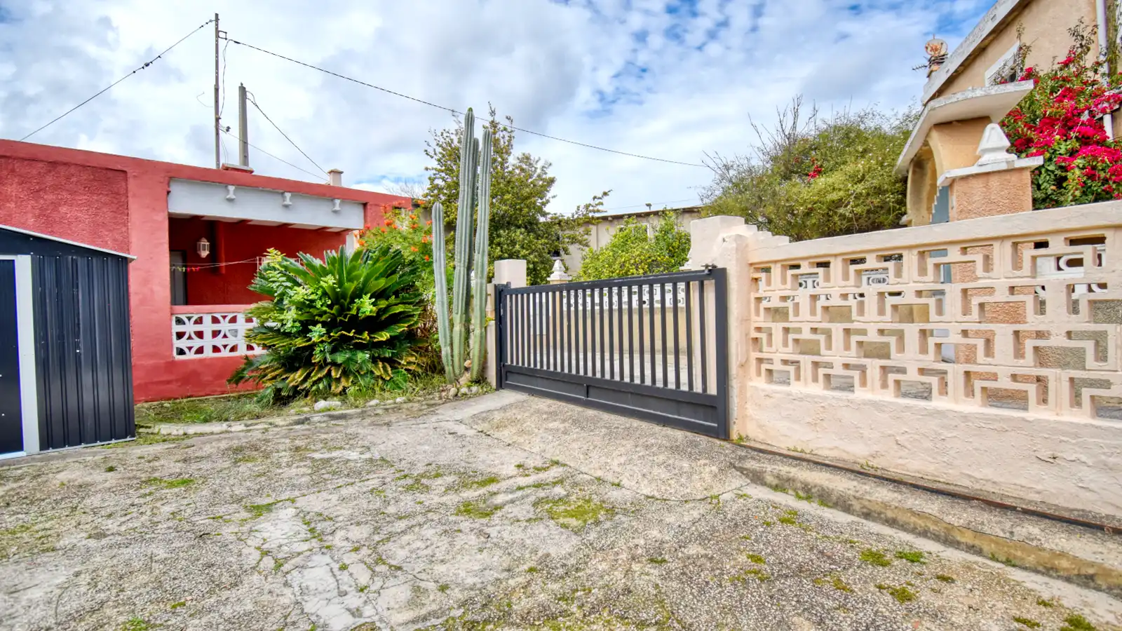 Außenansicht von Haus oder Chalet zum Verkauf in Gandia mit Klimaanlage, Heizung und Privatgarten