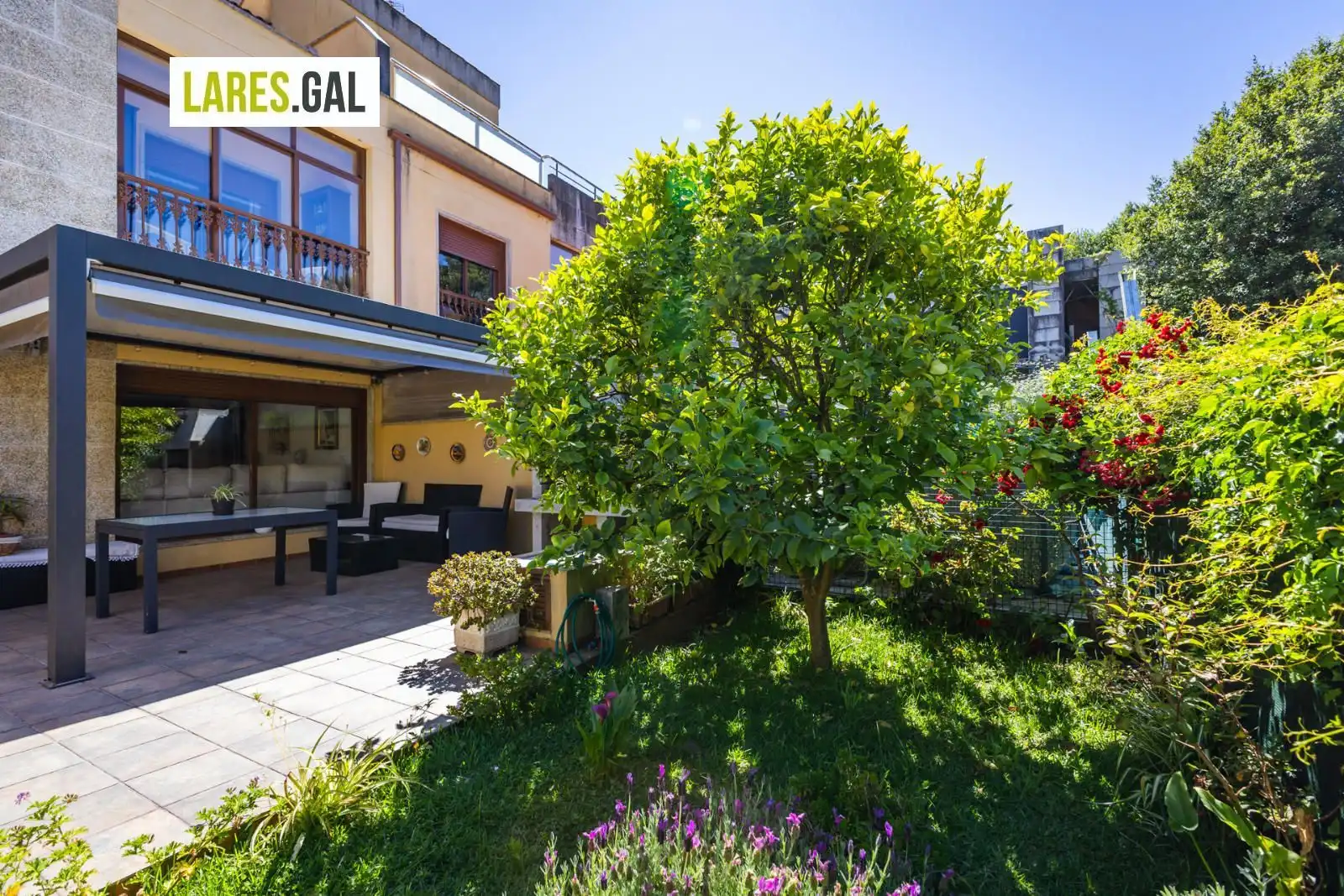 Garten von Einfamilien-Reihenhaus zum Verkauf in Cangas  mit Heizung, Terrasse und Abstellraum