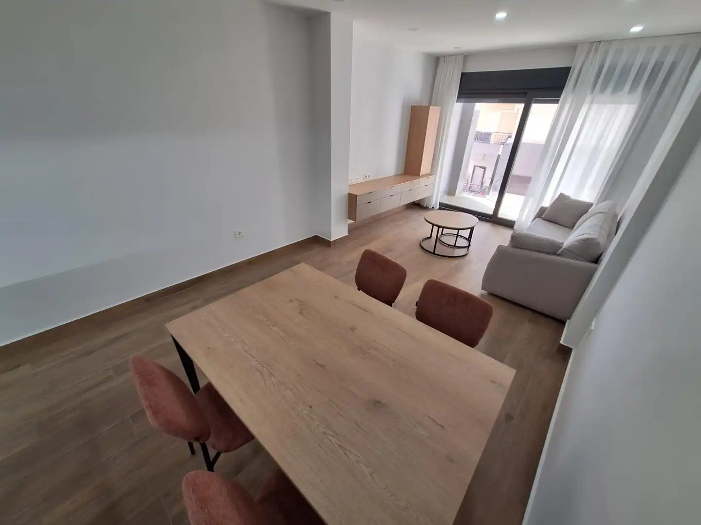 Sala de estar de Apartamento de alquiler en Torrevieja con Aire acondicionado, Calefacción y Amueblado