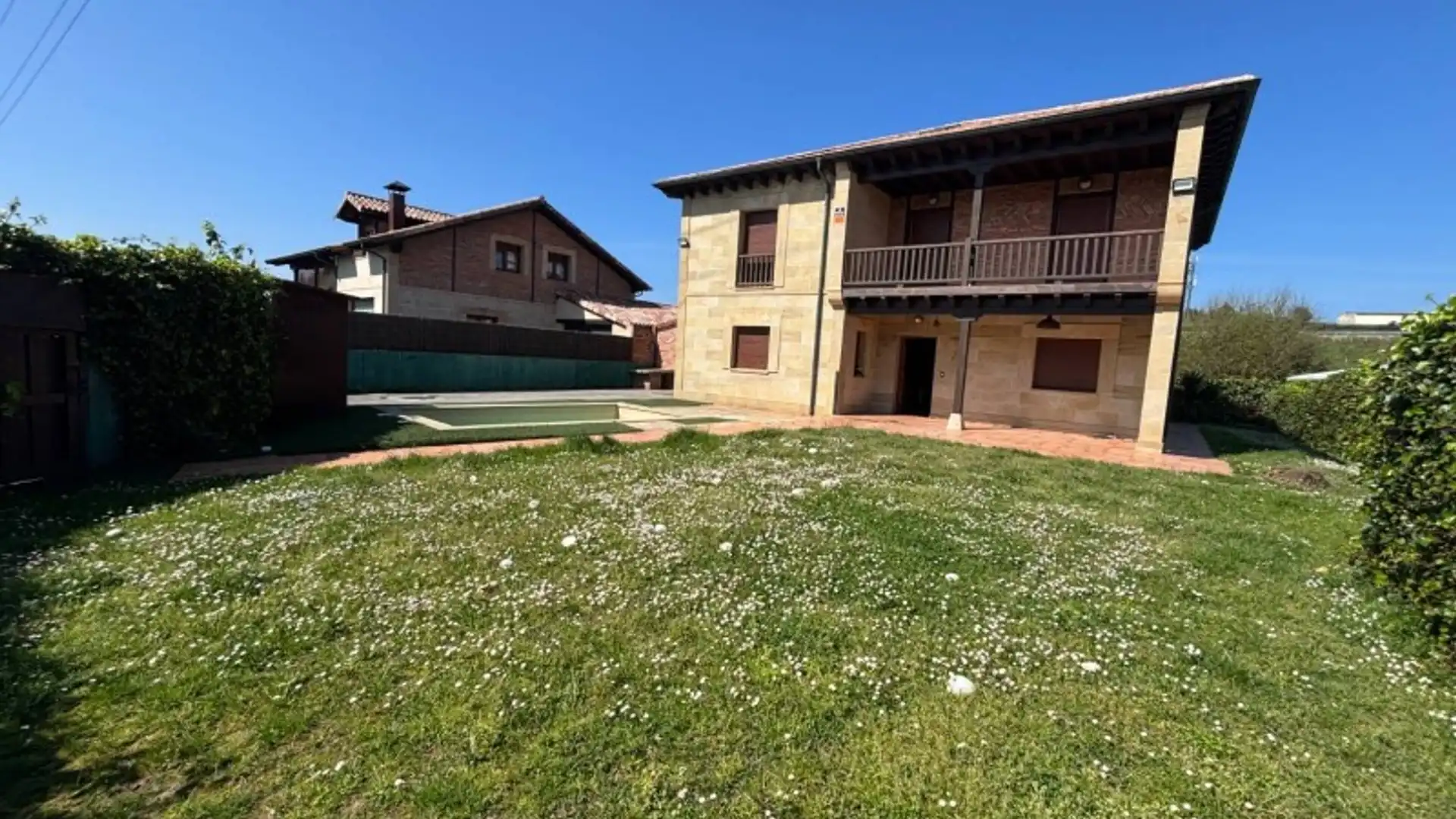 Vista exterior de Casa o chalet en venta en Santander con Calefacción, Trastero y Piscina