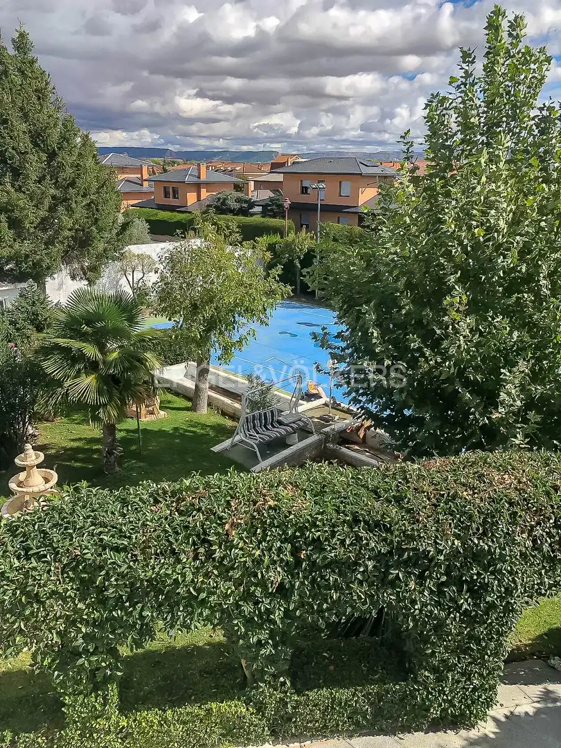 Schwimmbecken von Country house zum Verkauf in Cabanillas del Campo mit Klimaanlage, Heizung und Privatgarten